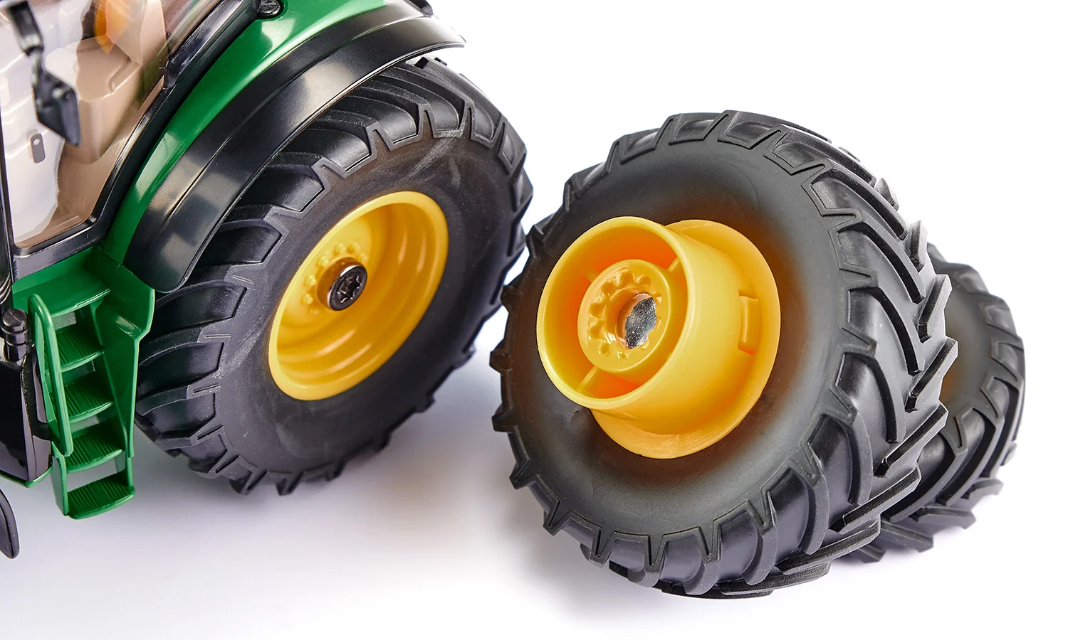 Siku Control RC Traktor John Deere 7290R s dvojitými kolesami, ovládanie cez aplikáciu Bluetooth