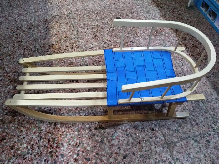 JOKO Drevené sánky s výpletom pre deti s opierkou 83cm, modré
