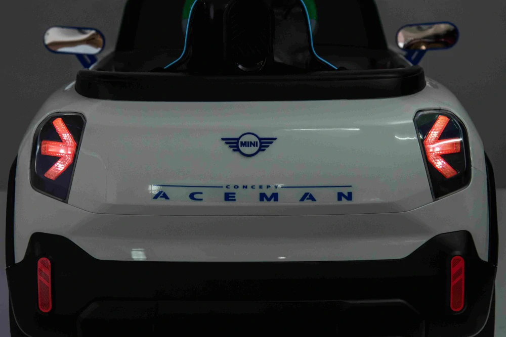 JOKO Elektrické Autíčko Mini Concept Aceman, penové kolesá, kožené sedadlo, biele