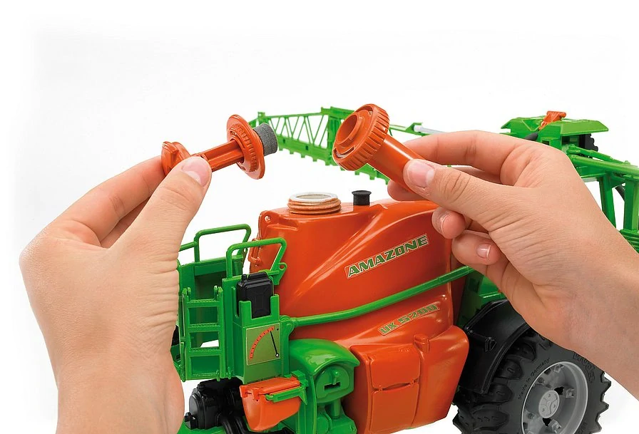 Bruder, Prívesný poľný postrekovač Amazone UX5200, 1:16