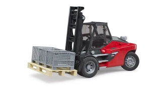 Bruder, Vysokozdvižný vozík Linde HT160 s paletou a 3 paletovými klietkami, 1:16
